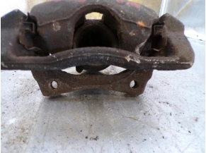 106993467-8085a5af-4ce4-4592-8b14-69858d5b4c51-Piece-Etrier-avant-droit-RENAULT-aa09d80833f950a6677a30b8d6f862fa61bc7b34ef664fa26edba4d93f4784ce_m.JPG 2