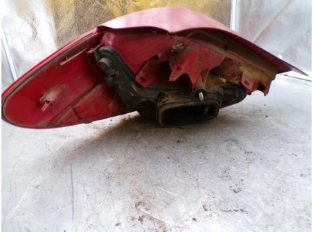 106817415-0870b159-e2db-4e6b-beff-43d22ebacfb8-Piece-106817415-Feu-arriere-principal-droit-6351HQ-PEUGEOT-207-PHASE-2-16-HDI-16V-TURBO-a17748c452d8cec4e5384c7ea538284f98b6bcafc4999338cbeefa83caecc040_m.JPG