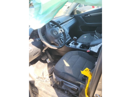 Vehicule-VOLKSWAGEN-PASSAT%206%20BREAK-2012-24d49c2a0c7dd0cf5c6720571c664a54e002c9027021e5c54968e7e732a1a3a6_m.jpg