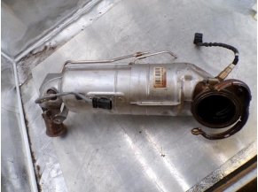 107241456-1b046f1a-7789-4c65-a25a-10dc967d67d4-Piece-Catalyseur-PEUGEOT-2008-2-12-PURETECH-12V-TURBO-f95fd81f72275fa38006138ff0992258052ff6bbd04e9f12989cda00427e2208_m.JPG 2