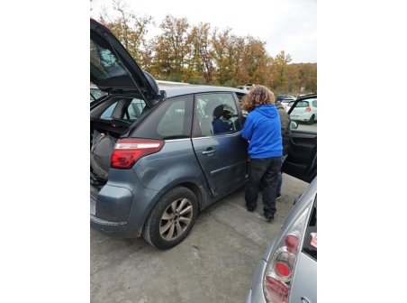 Vehicule-CITROEN-C4%20PICASSO%201-2012-5e44d328704c14681c39fa76969e666266e7fa8e0a6b7bf8aefe9b8038d2b6b2_m.jpg