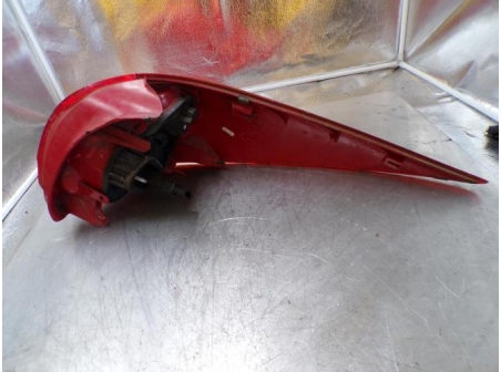 107365652-9c5b63b3-9a6d-401f-90f8-a4a1f84ec175-Piece-107365652-Feu-arriere-principal-gauche-PEUGEOT-207-PHASE-2-BREAK-16-HDI-8V-TURBO-6bb1b1ba191eeeb998b7f24af54a2da1ecba6d127fae77fe4fce6d0fca9b3e07_m.JPG