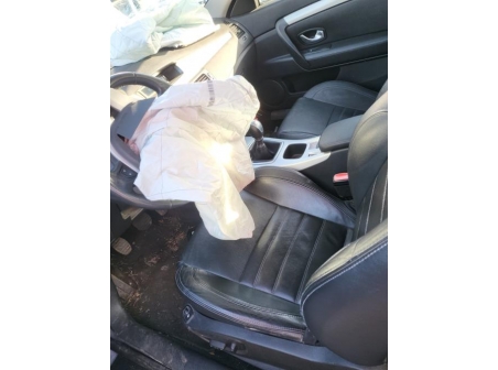 Vehicule-RENAULT-LAGUNA%203%20PHASE%201%20COUPE-2010-bb6d5d3359ef88a686d269e54d8c455cdb7334582f3d8fc04f9dd6a8856380c7_m.jpg