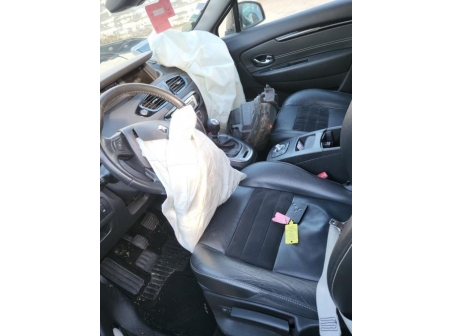 Vehicule-RENAULT-SCENIC%203%20PHASE%203-2015-e1ed9c20c2b8101009b7b2fa20cbb34768e8275b74dbf7e6c6610028c02bdd12_m.jpg