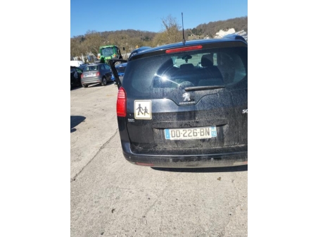Vehicule-PEUGEOT-5008%201%20PHASE%202-2014-e407dbde74c1f6f5e456eb8928fe0cbec86416d3a6e1bf6f8b309d0d55b139d9_m.jpg