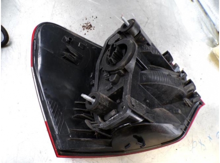 107366857-c31cc61a-f58a-4991-ba53-6c320beb68f7-Piece-107366857-Feu-arriere-principal-droit-CITROEN-C5-2-20-HDI-16V-TURBO-197f05fdc7884b0e74fc64241d19d2e37eeb95c216c501eee5dfb13a07143d06_m.JPG