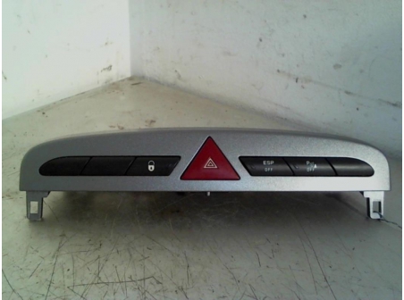 Piece-Bouton-de-warning-PEUGEOT-308-PHASE-2-ESSENCE-054b6fc4d731092ef92cb4ff3e145f332736723d8a0635224e4a29705ecc8f7a.jpg