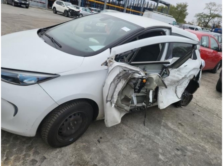 Vehicule-RENAULT-ZOE%201-2016-135c4a8e1e09b51bd4a7ae2c018fa54904394eba470d05e4b9bfff014a94f2f0_m.jpg