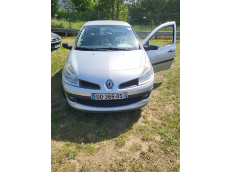 Vehicule-RENAULT-CLIO%203%20PHASE%201-2007-3e6c85c3e12cd1cb60d4bbbdc4fbec9f86eee5b2f7a89d14cda4ee96700816c8_m.jpg