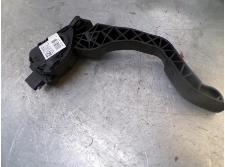 107753921-2e5b3cd2-13e3-4ae5-b201-ff86ece21576-Piece-Pedale-daccelerateur-PEUGEOT-2da4f18d43561210041097b57f88047d4a42ff5c1a3ed47b3d05b04acf8a8df1_m.JPG