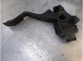 107753921-2e5b3cd2-13e3-4ae5-b201-ff86ece21576-Piece-Pedale-daccelerateur-PEUGEOT-2da4f18d43561210041097b57f88047d4a42ff5c1a3ed47b3d05b04acf8a8df1_m.JPG 2