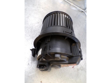 107754070-a01c024d-d6ac-43e1-bdff-af732a64ab16-Piece-Ventilateur-chauffage-PEUGEOT-5055fe675bb158a4c3ca17e0196a00623281786ad09247fe8434f145a1fd83f3_m.JPG