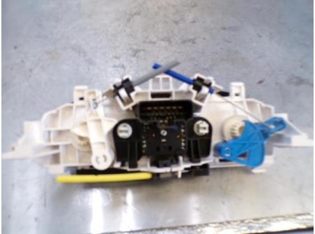 107682678-5afcac91-cf40-48ab-bdca-0e332d709574-Piece-107682678-Commande-chauffage-RENAULT-TWINGO-2-PHASE-2-12i-16V-7d0ba17a1e806f38bf43cd4caad9476891acc72e7fa3f6caba03ec380eccb210_m.JPG