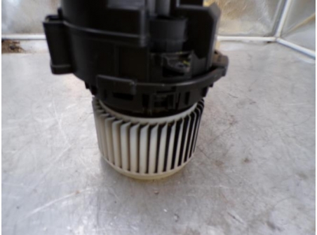 107686296-785da2d8-498f-4376-98b7-1dd24271263d-Piece-107686296-Ventilateur-chauffage-272104788R-RENAULT-CLIO-5-737216557e95ed9c44cc47831448b3064c7a0d3121d51577b17ea5ee301d4f8c_m.JPG