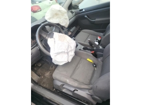 Vehicule-VOLKSWAGEN-GOLF%205-2008-621adeb7f23236bf3fbbf25241ab426e23ed09174e0c6ef2ab5902f510a26ef3_m.jpg 2