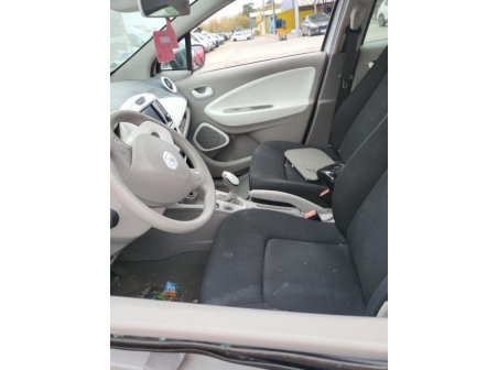 Vehicule-RENAULT-ZOE%201-2016-e9c9a0a327f97c15acd0ca98fb0cb834a23a89c8c160c9b51a6a88f6f0354096_m.jpg