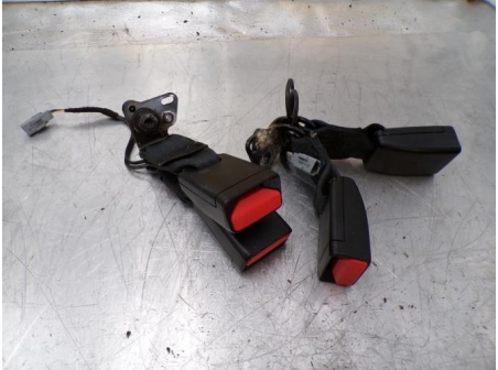 107927929-e409f40e-9a15-48e0-8b68-3fe7251039ca-Piece-Attache-ceinture-arriere-centrale-RENAULT-a06a9054eb49044b20e6e7ca0c6370a96b6573a038f9b2c0d83f1d43afca4986_m.JPG