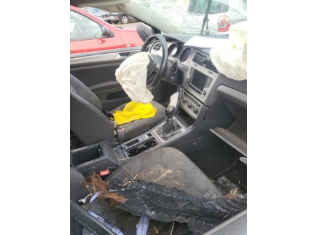 Vehicule-VOLKSWAGEN-GOLF%207%20PHASE%201-2016-da5fa64ca72901b27e414633badc5f55defff22efdbbc703f5efb283c544c7fd_m.jpg