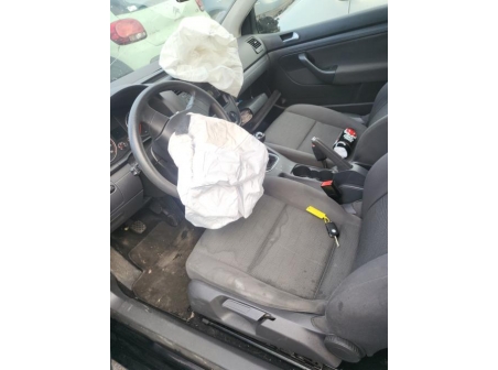 Vehicule-VOLKSWAGEN-GOLF%205-2008-ac43d843e5dca15a970063b025d04f5be48b67e1fb3bfc996a0b7bb9b9e4e0ed_m.jpg
