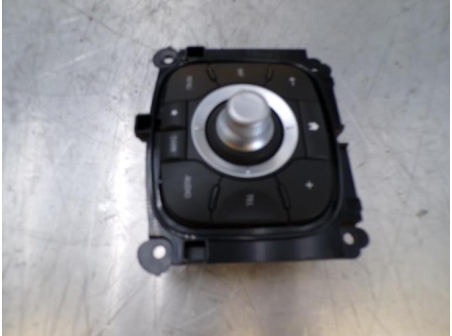 108048997-1c157665-0103-440d-b140-8456c173cbbf-Piece-Commande-GPS-RENAULT-9d865a95d6e87c16371e768bc12828e2fd21bd4ebd5e76e778b58f4a9c810c2b_m.JPG
