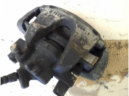 108012566-e2bc14ee-6f77-4e47-831d-ef801c61fabb-Piece-108012566-Etrier-avant-gauche-410113834R-RENAULT-CLIO-4-PHASE-2-15-DCI-8V-TURBO-780f0fe33f6b0a668925dde3bf27006615cdc2bab8ec220a0c10b3bd6c89421f_m.jpg