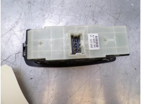 108066114-3710dd9d-909e-4868-90f9-d879ff84e41b-Piece-108066114-Interrupteur-de-leve-vitre-avant-gauche-RENAULT-KOLEOS-1-PHASE-1-20-DCI-16V-TURBO-4X4-49f30ebb9d57cf75d57b3a52a8e3fa0a7896dbab3b2f5fa663460dfc8412f420_m.JPG