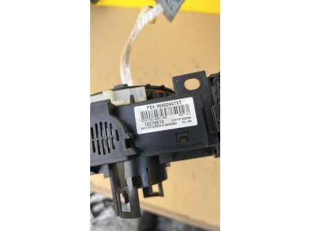 108308508-16ee3d25-8706-447a-8d84-f4d983f57472-Piece-Com-Bloc-Contacteur-TournantCommodo-Essuie-GlaceCommodo-Phare-CITROEN-BERLINGO-2-PHASE-1-0608027b91e5f15e5cc81b75928110b614cf43981847a7636068c1d3d61a5d27_m.jpg