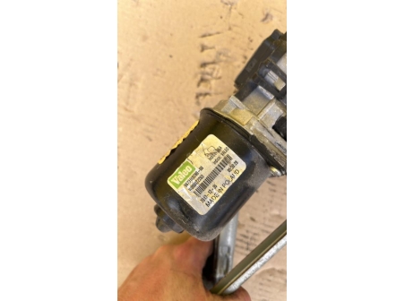 107809977-f2383f24-8644-44ce-8184-8a35001df21e-Piece-Moteur-essuie-glace-avant-00006405NS-CITROEN-5fe634300e31b31fe6141943429be4a56644d587698083400f07378fabae7901_m.jpg