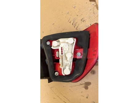107402252-1ab43b16-eeb0-467f-997a-841045f352a6-Piece-Feu-arriere-principal-droit-feux-63216937458-BMW-SERIE-3-E90-PHASE-1-c36a59c272b4453398759903430564786011e47c027964568288e22210d6a537_m.jpg