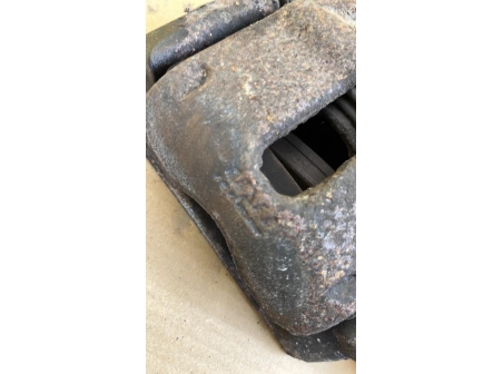108154676-59e306a1-f1ac-42f9-939c-4a0946ffb31e-Piece-Etrier-avant-droit-freinage-7701208333-RENAULT-KANGOO-2-PHASE-2-90846d33b48c36cfdb54e8e06b3e8dd3788d8d1a37ad8762a4abe2e2e0557b36_m.jpg