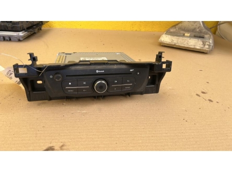 108153991-7aad9762-f608-4bd9-9c32-1fafd5891570-Piece-Autoradio-281153208R-RENAULT-KANGOO-2-PHASE-2-f4a425576c284e38bde137e0e3da890d4880c13f741a90abe5d9db01659e252b_m.jpg