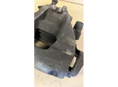 108312499-07d2d74c-f5e4-4280-98d4-7adda25bcd9b-Piece-Etrier-avant-droit-freinage-2095062-FORD-FIESTA-7-PHASE-1-44f6729ee521d005000c819581dee489a2c34f9960f11251fffe2179d54fa0a8_m.jpg