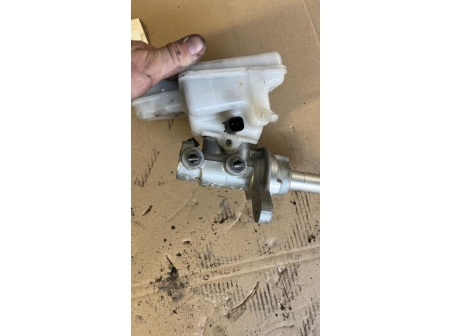 108312504-6f81468e-3ced-4c5e-bb02-a83c6a470a9b-Piece-Maitre-cylindre-freinage-2557501-FORD-FIESTA-7-PHASE-1-e75e0ba7e31186dc09c1c76e68fa976359fb7803fce626600a3abf49c5ce9d19_m.jpg