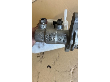 108312504-ded07616-1638-4c04-beb5-1c3c8926792e-Piece-Maitre-cylindre-freinage-2557501-FORD-FIESTA-7-PHASE-1-d499d0d68d487c9d96a85dc95529902b2a58cfba041d217d26198789cceb4ec2_m.jpg