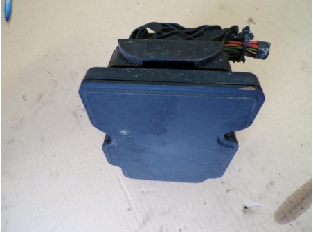 108422109-9e87d18f-9bd2-42dd-9aed-5b475a8c28ed-Piece-Bloc-ABS-RENAULT-1e69e4ad456f1a28d389ea2097033148063e688e3710b437cda1517c18b65345_m.JPG