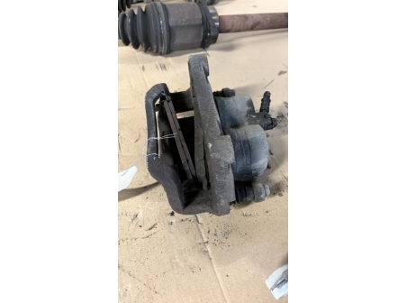 108066631-0dd2120a-23d2-446a-a04d-0419cf97a13f-Piece-Etrier-avant-gauche-freinage-41011JY00A-RENAULT-KOLEOS-1-PHASE-1-d7f831c830385915512f386193b1dae1657c87885d357412a365a2c05dd22376_m.jpg