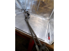 108452613-c29d3054-ac38-46dc-b999-497df2777aa9-Piece-Moteur-essuie-glace-avant-PEUGEOT-307-PHASE-2-CABRIOLET-20i-16V-81e4cb81e8064df731f318bcac7bc386ebe46e83e4df8c7f6b852482b67fd486_m.JPG 2