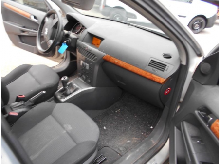 Vehicule-OPEL-ASTRA-H-1-7-2005-89d5f16d389e8333ddc51e32826195553771702c5a33edbb97aa080822230bec.JPG