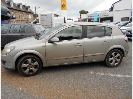 Vehicule-OPEL-ASTRA-H-1-7-2005-0b9fe251a58670c124cb764c5512af1a739d4f975ca9a7da341a21188db3bd07.JPG
