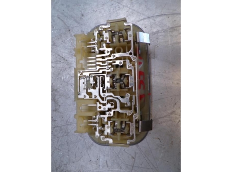 108466229-7b33a3d7-c00e-418c-9d09-ed7636788136-Piece-Eclairage-de-plafonnier-CITROEN-cec94a19af9b3391104c2752c2bff2902683bb2f15afd638b909faeec7a4a61b_m.JPG