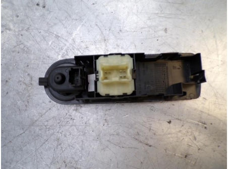 108467822-71efb607-d1b5-4faa-b6c6-bbe06d2a15ee-Piece-Interrupteur-de-leve-vitre-avant-gauche-RENAULT-7459b6ab65fe19e580110be681dade92a0f9a945b59de69e1a48a81b530eec42_m.JPG