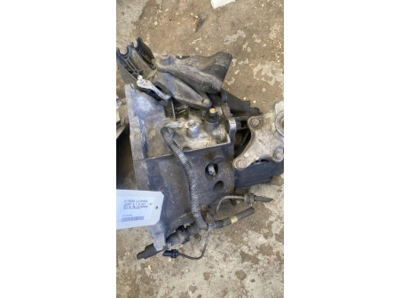 108317223-e356befb-98d8-4777-9d5d-fb6e69b22ec4-Piece-Boite-de-vitesses-00002231P9-CITROEN-JUMPY-2-f8d282897aa3f0eb4b47a472b9f6c84960e41d175949bbec7ff345de43c8b7be_m.jpg