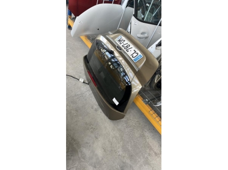 108401250-83f74b35-5fd4-4566-b345-67a3ff606feb-Hayon-arriere-1763986-FORD-cbd17dc50fb66471c67854029ac23eb4e21e868182f9bf2608f3dfcbd21b8a19_m.jpg