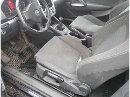 Vehicule-VOLKSWAGEN-SCIROCCO%203%20PHASE%201%20COUPE-2009-f5c1615cb31e092cede262411a1ea6d10f264ef163b0252c923e6804680a8fd5_m.jpg