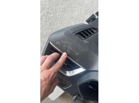 107685267-f09508a3-6921-47d3-9ad6-35eb53227d62-Piece-Planche-de-bord-complete-681001535R-RENAULT-2e8aeb0d87ece942f6629cd21953088e8edd6c7e137376accfffdd55c4a173b7_m.jpg