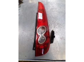 108453724-c71d6120-5dba-4c2b-ba4c-b76980d2aa54-Piece-108453724-Feu-arriere-principal-droit-1437625-FORD-FIESTA-5-PHASE-2-14-TDCI-8V-TURBO-1d10246b5c8ccc1353b905007e5d22f1c0485bdf5716835688b4b7263c3dbcb1_m.JPG