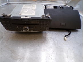 108947321-a29ee644-aa59-4320-990a-6f7235ed6aa6-Piece-Autoradio-dorigine-MERCEDES-0c3b5735ebcd77169f5733c96786a2ee74f1dcfa746e2e1f59ef8cd1f5945065_m.JPG
