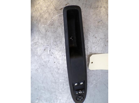 108458742-6d7a16c0-145c-470c-a536-7c7c784ab732-Piece-108458742-Interrupteur-de-leve-vitre-avant-gauche-CITROEN-DS3-PHASE-1-16-VTI-16V-2872b339711239c1ab9d4de6b129d09fc742dd804796b92180a95c5d79990424_m.JPG