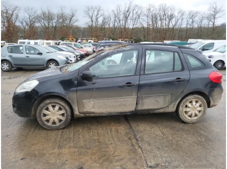 Vehicule-RENAULT-CLIO%203%20PHASE%202%20BREAK-2013-d92371401a3c82f027e12b9e22c911cb5b0a2a7410dbf2e823d1ede2c15d1402_m.jpg