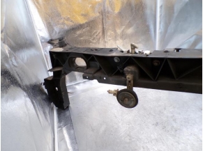 109077144-1a4e4574-d19a-4e4b-8c7d-68636a45236c-Piece-Armature-avant-Masque-avant-RENAULT-CLIO-3-PHASE-2-BREAK-15-DCI-8V-TURBO-2a7d4fb5507dd283768844f7465e1a64cf9dab2b9dbf80121c0392431e29afd3_m.JPG 2